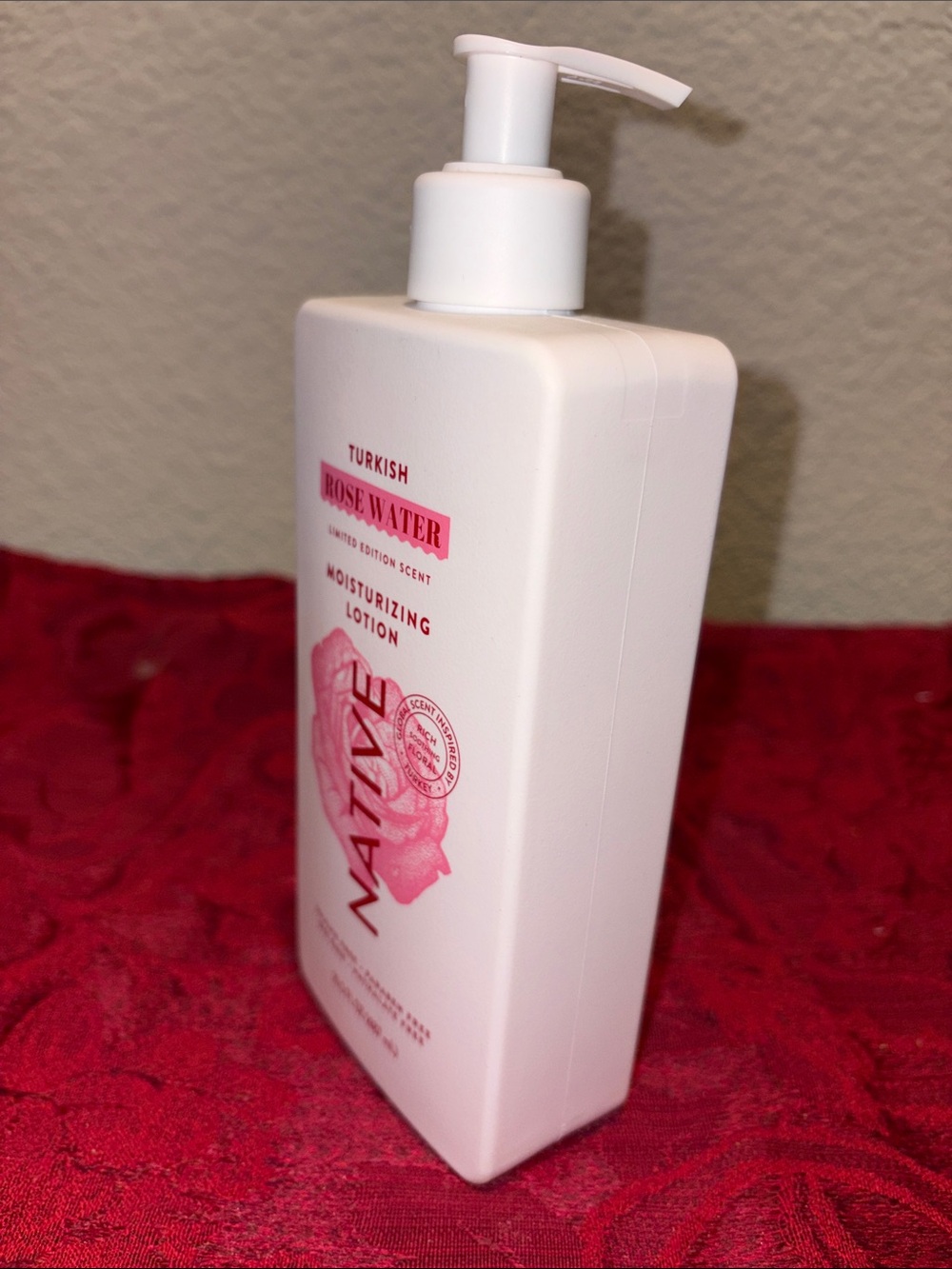 Native Turkish Rose Water Moisturizing Lotion - Picture 2 of 3